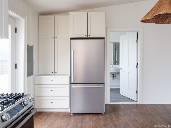 Building Photo - 702-704-704 Columbia St