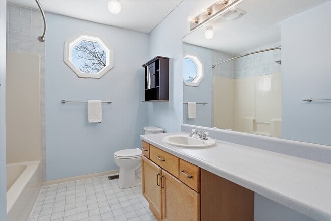 Building Photo - 1 Ernies Dr