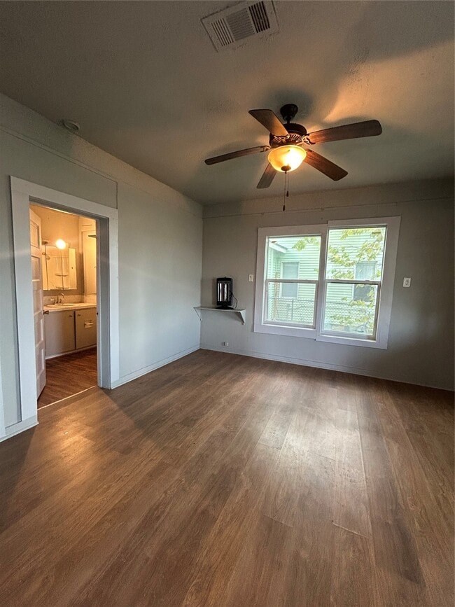 Building Photo - 530 W 1st St