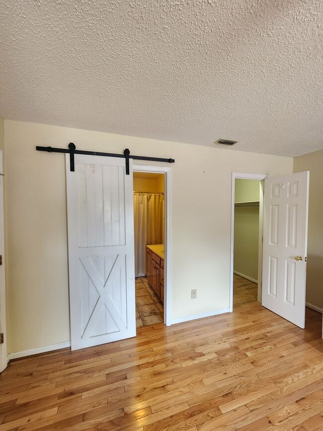 Building Photo - Marion Rental!