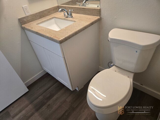 Building Photo - Fully remodeled, spacious 3 bed 2.5 bath, two-story home in Phoenix