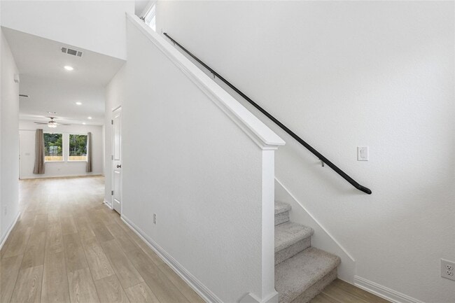 Building Photo - 701 Unakite Trl