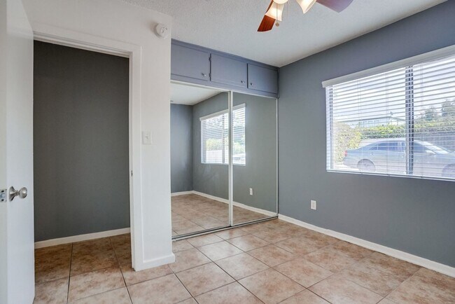 Building Photo - 2425 S Ridgeley Dr