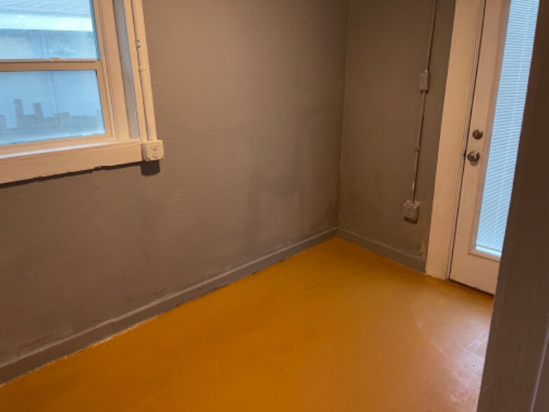 Building Photo - 3217 James Ave