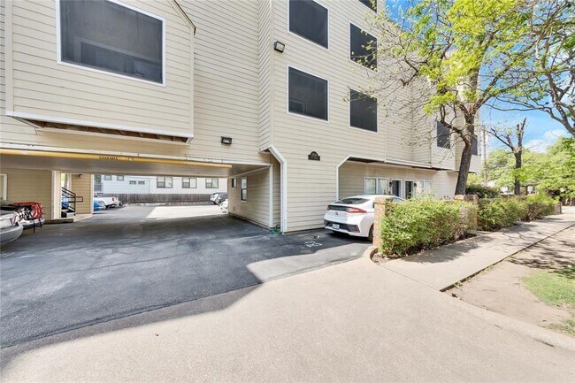 Building Photo - 2510 San Gabriel St