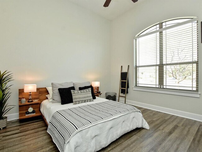 Building Photo - 214 Rivulet Ln