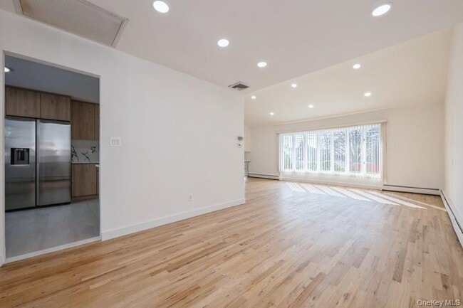 Building Photo - 482 Harbor Dr