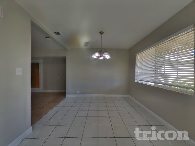 Building Photo - 684 Brown Ave