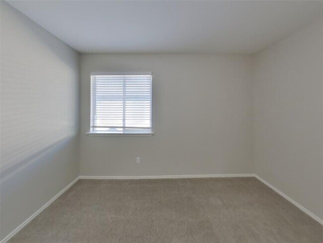 Building Photo - 347 Foster Ln