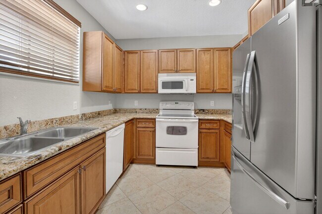 Building Photo - 1418 W Wickham Cir