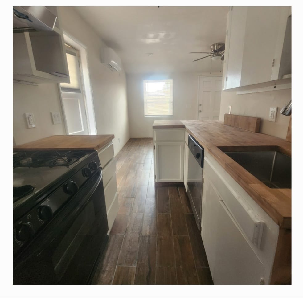 Building Photo - 910 Park Hill Dr