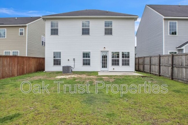 Building Photo - 821 Redbud Ln