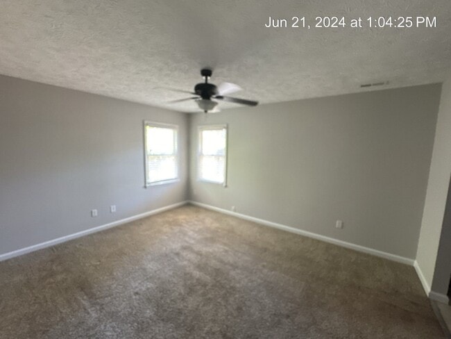Building Photo - 5032 Shimmer Dr