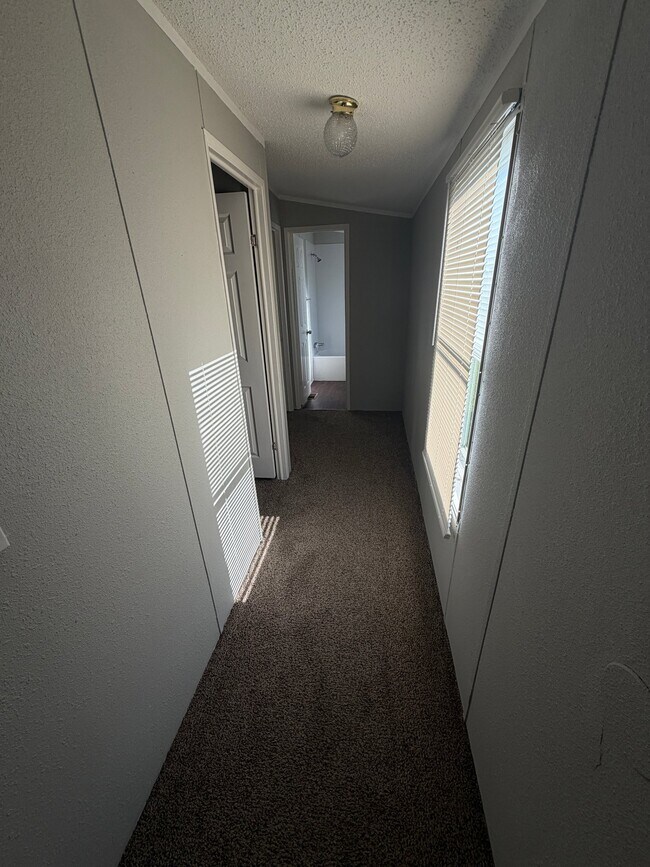 Building Photo - 141 Fox Meadow Dr