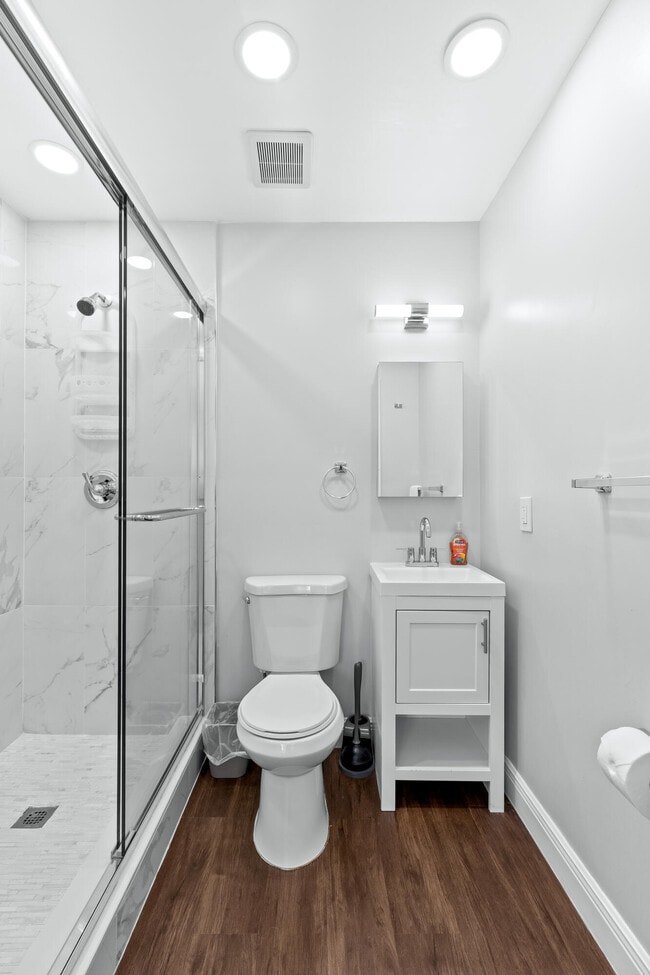 Building Photo - 1800 NE 28th Ave