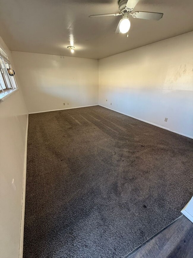 Building Photo - CS-1070 E 800 N