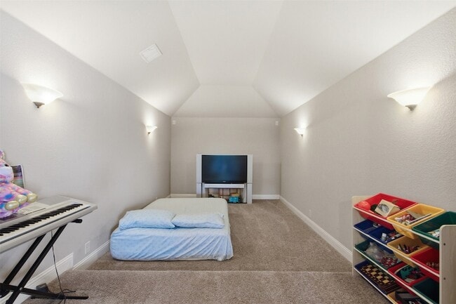 Building Photo - 2304 Lynbridge Dr