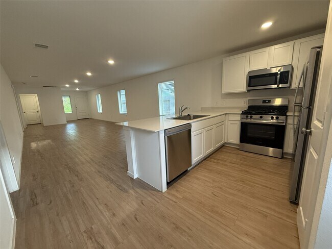Building Photo - 529 Falling Cave Dr