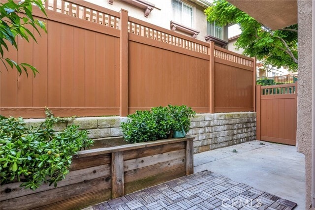 Building Photo - 17810 Pine Ct