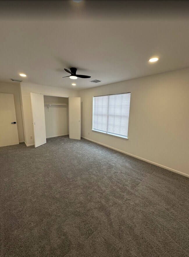 Building Photo - 9611 Rads Point