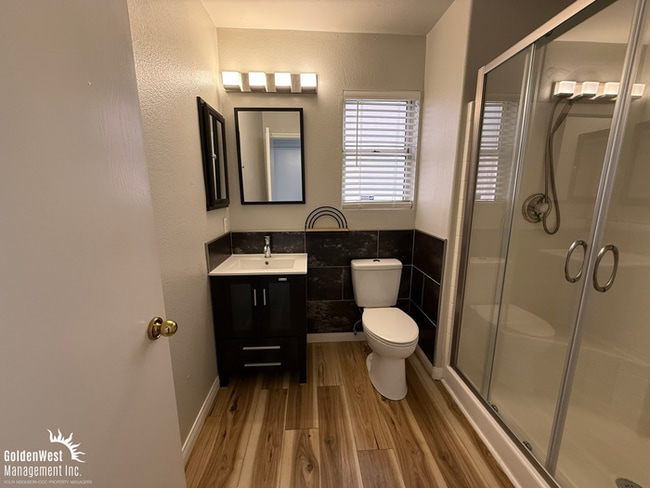 Building Photo - Beautifully Maintained 2Bdm 2Ba Two-story ...