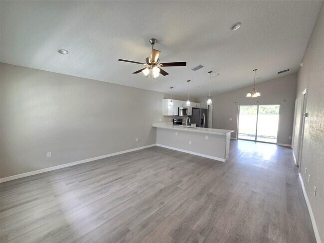 Building Photo - 10864 SE 66th Terrace