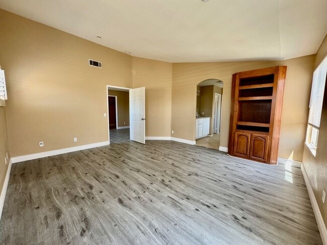 Building Photo - 6927 Tailwind Ln