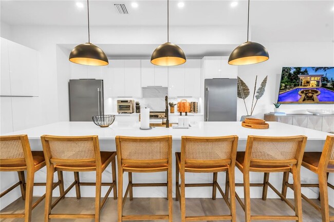 Building Photo - 2065 Goldenrod St