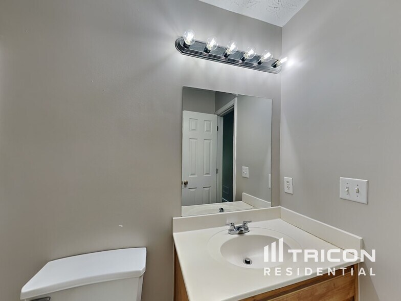 Building Photo - 1655 Timberline Trce