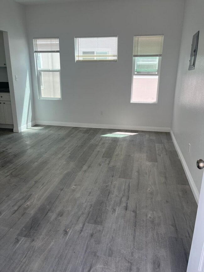 Building Photo - 626 East 5th Street LLC