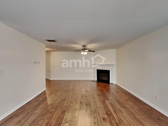 Building Photo - 342 Hidden Creek Ln