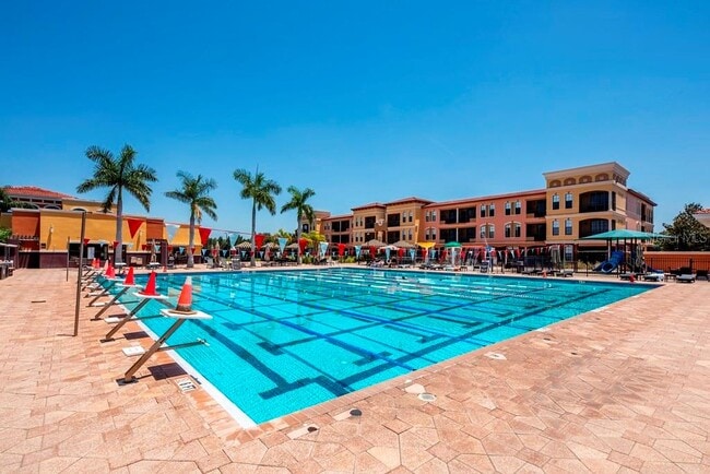 Building Photo - 13941 Clubhouse Dr