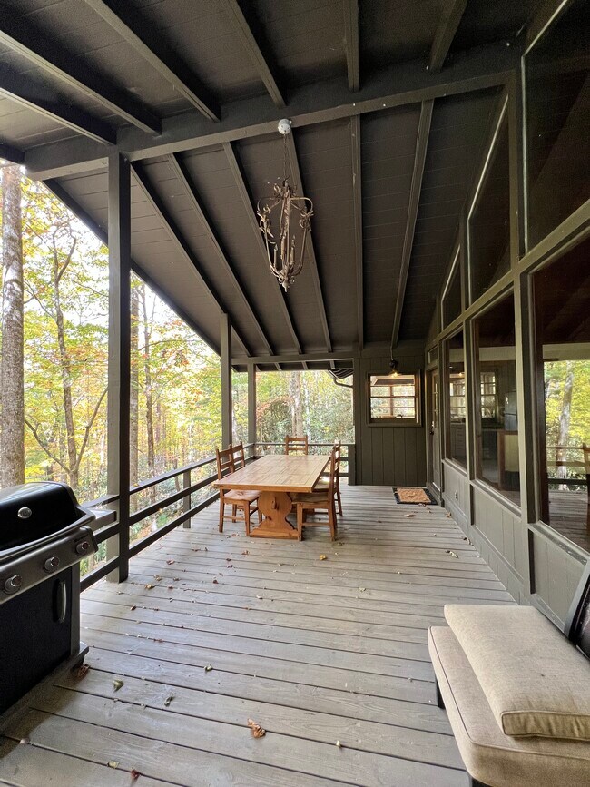 Building Photo - 59 Elm Dr