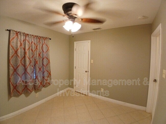 Building Photo - 3601 Mina De Oro