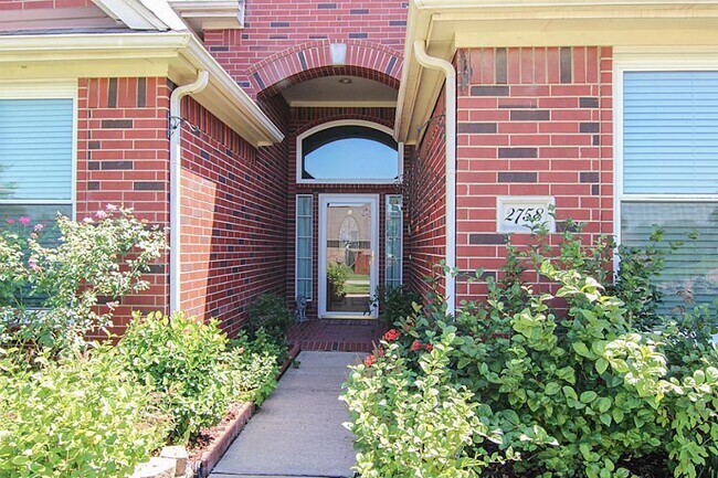 Building Photo - 2758 Laguna Pointe Dr