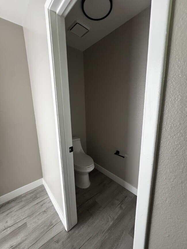 Building Photo - Newly Renovated 2-Bed, 2-Bath Condo at 3559 Guadalupe