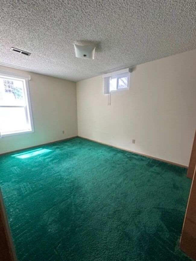 Building Photo - Large 5 Bedroom Home in Cheney