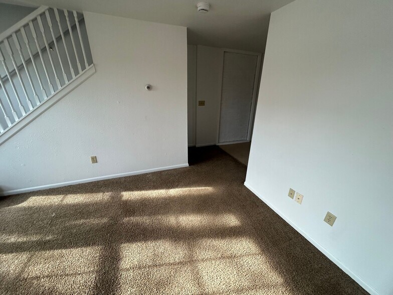 Building Photo - 631 Hope St