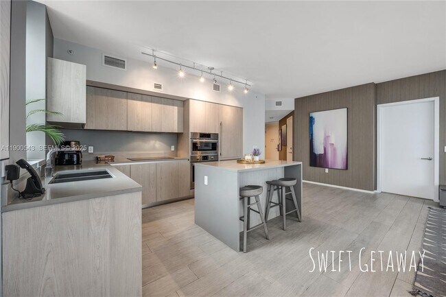 Building Photo - 4010 S Ocean Dr