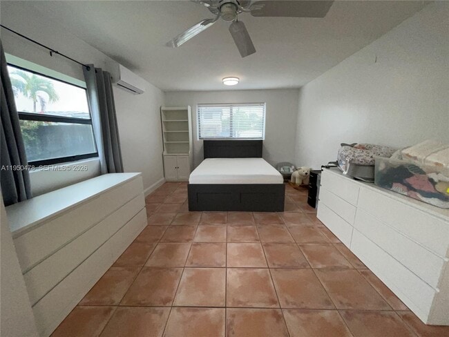 Building Photo - 2342 SW 128th Ave