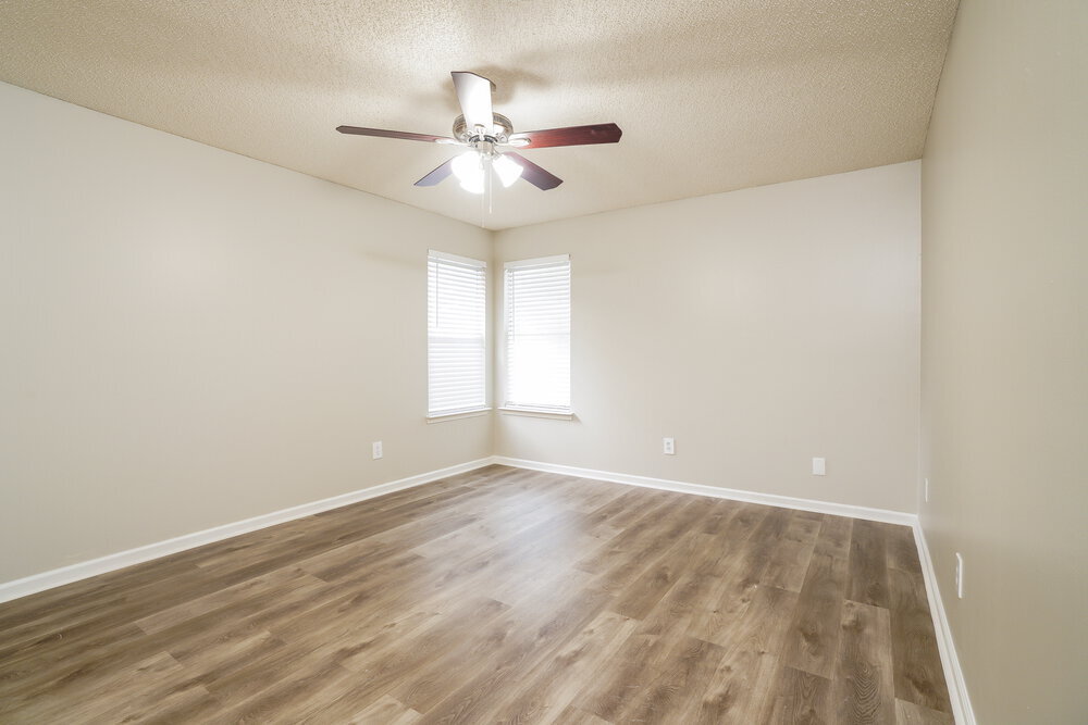 Building Photo - 3298 Deerfield Pointe Dr