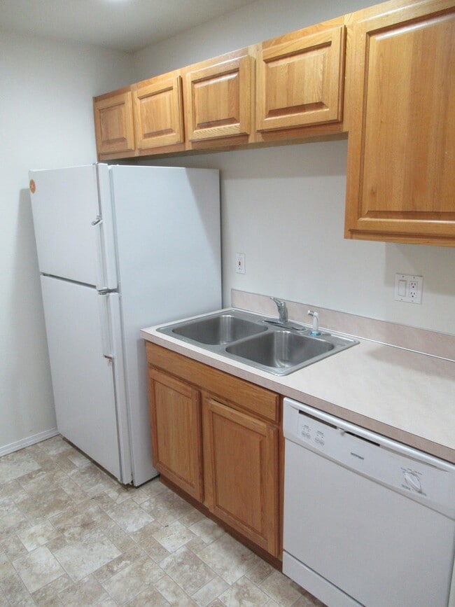 Building Photo - Large Three Bedroom Duplex in Keizer!