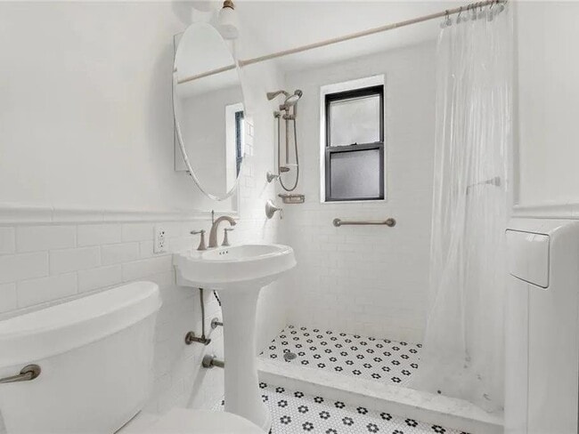 Building Photo - 359 Ovington Ave