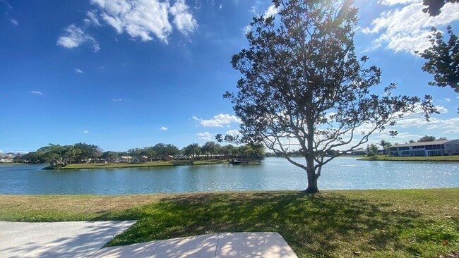 Building Photo - 200 Stratford O