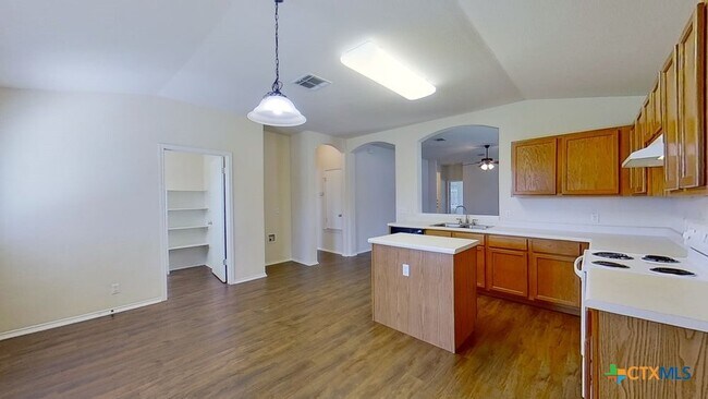 Building Photo - 1013 W South St