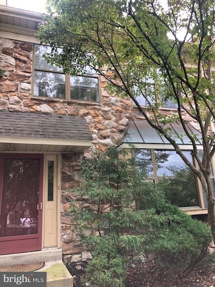 Building Photo - 5 Algonquin Ct