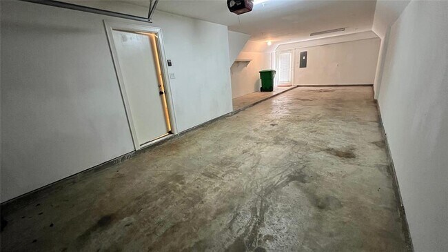 Building Photo - 2710 Hullsmith Dr