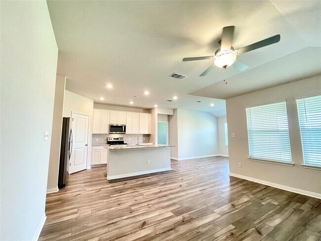 Building Photo - 408 Giorgio Moroder Dr