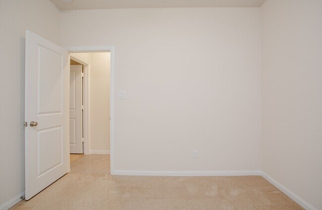 Building Photo - Beautiful One Level 3 BR / 2 BA Home for R...