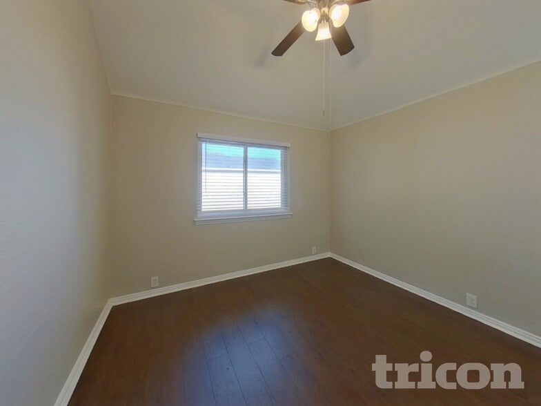 Building Photo - 541 Kerry St